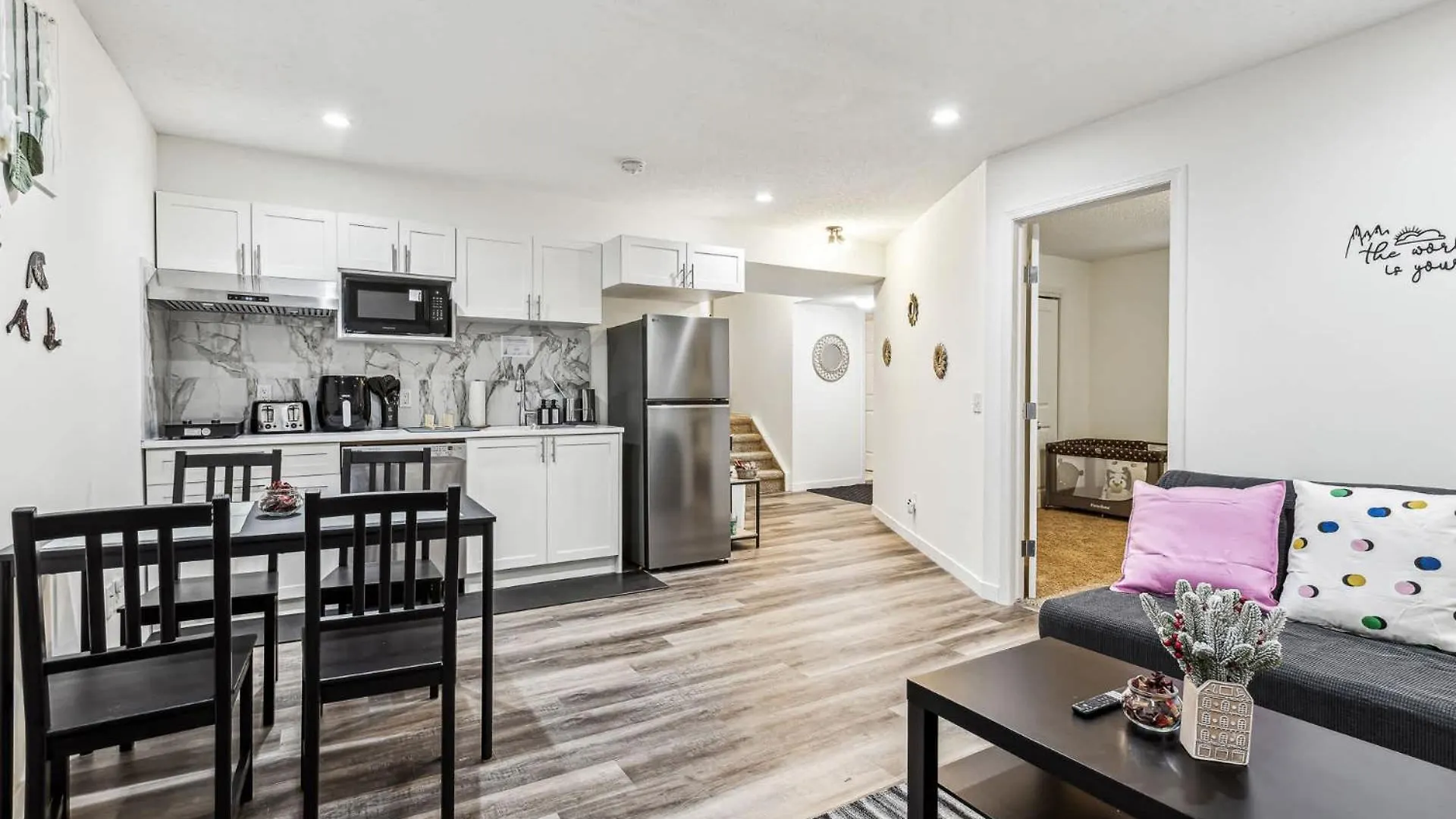 Дом отдыха Basement Suite In Calgary - Short Drive To Banff Канада