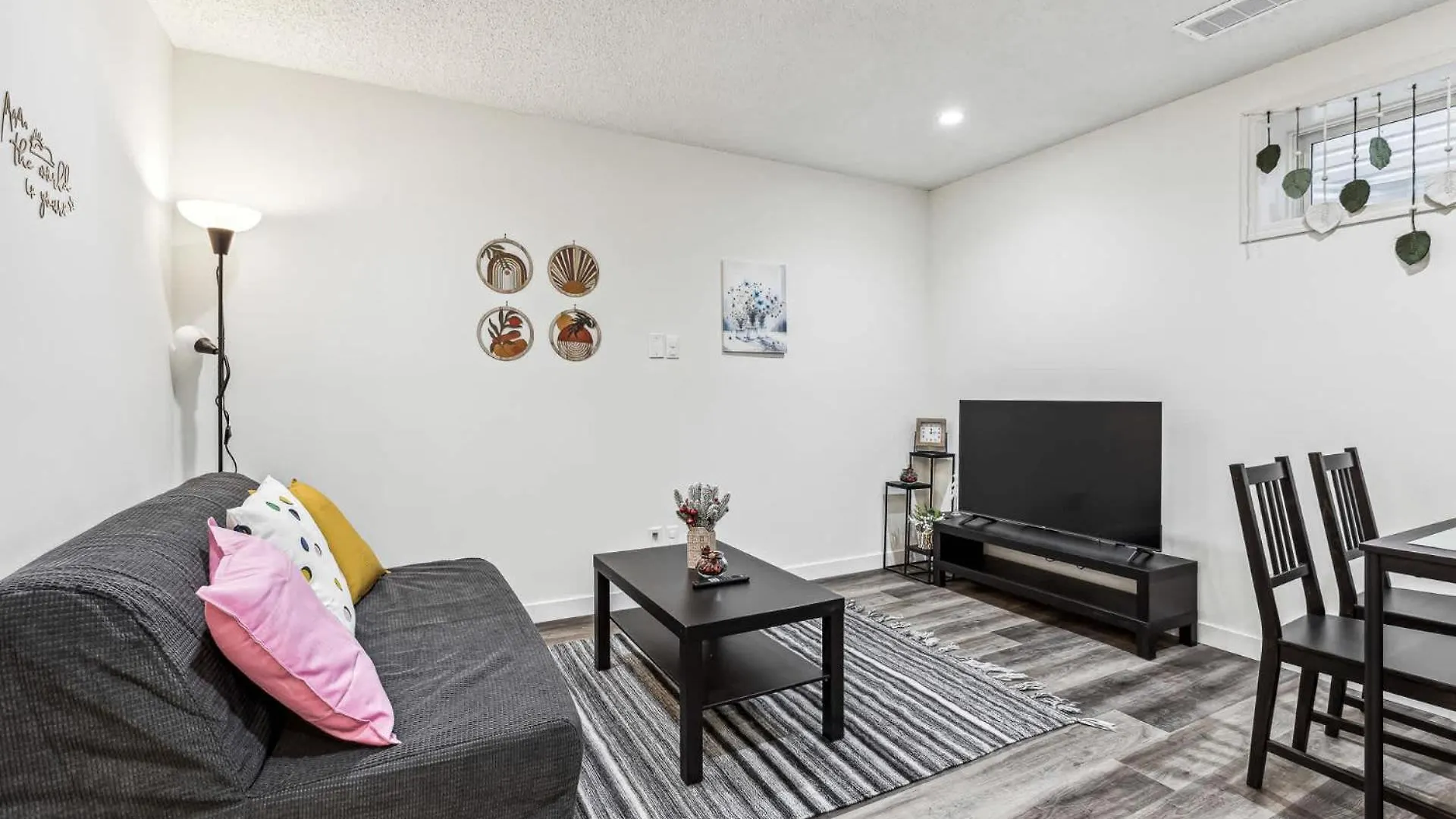 Basement Suite In Calgary - Short Drive To Banff